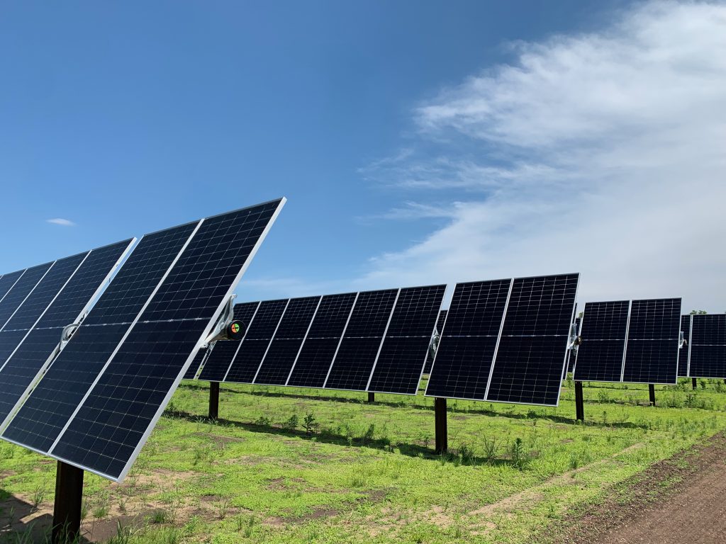 Solar panels over green grass on a large solar project in the midwest. Photo: Clean Wisconsin